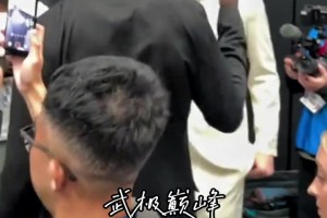 杨瀚森激动坏了！在被选中后与太阳新秀马卢阿奇庆祝