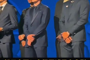 都挺帅啊！来看选秀前的小绿屋球员大合影！这会是新黄金一代吗？