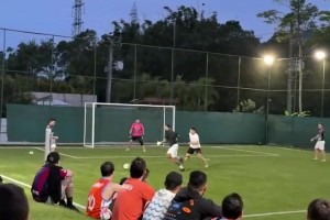 卡卢卢门前自摆乌龙，詹俊：没见过这么好的边中配合