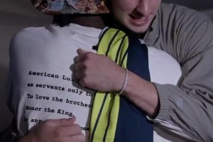 杜克状元师兄弟！欧文今日与新队友弗拉格拥抱致意，交流了一番~