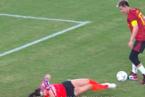 有点东西啊！郭艾伦梅开二度 单刀踩单车戏耍美女门将