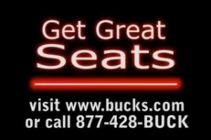 珍贵影像！07年易建联被选中后和雄鹿签约，这模样真青涩啊！