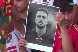 女足欧洲杯西班牙VS葡萄牙赛前，全场纪念若塔！