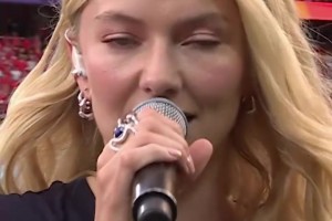 好空灵的声音！斯普拉普拉斯女足欧洲杯献唱挪威国歌！