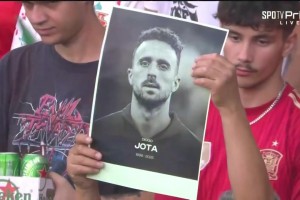 悲痛！女足欧洲杯赛前为若塔兄弟默哀1分钟！