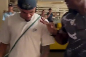 球迷怒了！迪亚斯没去若塔葬礼，而是参加网红活动