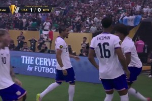 金杯赛决赛美国梦幻开局！理查兹开场4分钟头球攻破墨西哥！