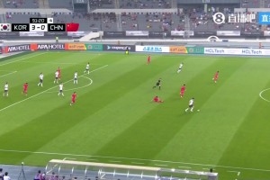 领先3球？国足补时反击慢慢悠悠无人接应跑位，韦世豪单带被断无奈摊手