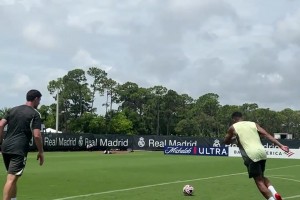 对阵巴黎证明自己？姆总训练展示射门技术