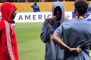 三个技术流！拜仁巴黎赛前奥利塞，登贝莱和杜埃一起聊天