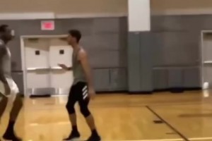 这幅快退役时期的甜瓜，进攻上也不是一般人防得住的