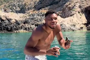 休赛期正在度假的字母哥 看着真开心啊！