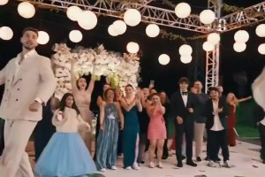 你小子！申京在兄弟的婚礼上，竟然大“帽”新娘手捧花