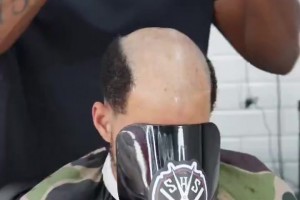 之前被传的NBA球星秃头戴假发视频，哈利已否认，那到底是谁呢