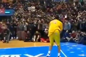 黄种人的顶级天赋！17岁时的易建联的扣篮已经惊艳众人