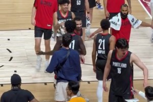 比赛结束后弗拉格接受记者采访！网友都在喊“水”,你觉得呢?