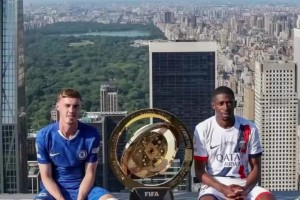 谁能拿下冠军？帕尔默、登贝莱在纽约高空与世俱杯奖杯合影！