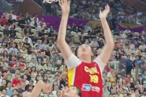 简直就是成人打小学生！把给张子宇的传球处理好 就降维打击