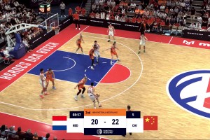 这么帅的？！胡明轩毫不犹豫迎着防守轰进后撤步三分