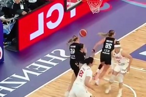 这么高还给你玩脚步你怎么打！张子宇误入小人国大秀梦幻脚步