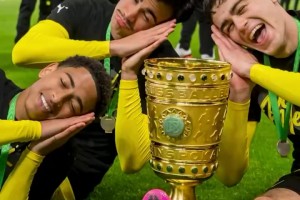 桑乔，哈兰德大显身手！简单回顾一下21年的德国杯决赛！