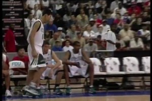 大哥那时候是真青涩啊！易建联曾与保罗&鹰王参加同一个训练营