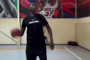 男版张子宇？身高接近8英尺臂展接近260比文班还高20公分