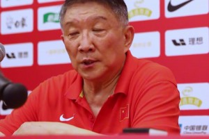 宫鲁鸣此前：张子宇打完日本后身上青一块紫一块的，要适应成年队强度