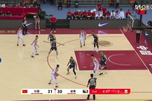 手感相当火热！高诗岩连续投进两记三分，帮中国男篮止血