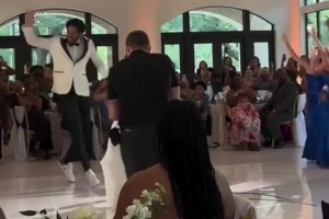 阿伦这段舞台还挺不错的