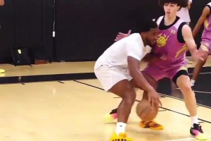 又是一点没闲着的休赛期！米切尔突袭精英训练营降维打击！