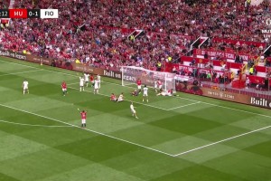 戈森斯自摆乌龙，曼联1-1扳平佛罗伦萨