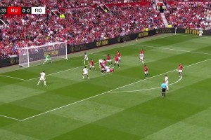 这是什么业余防守？曼联角球防守后点全空，索姆推射破门