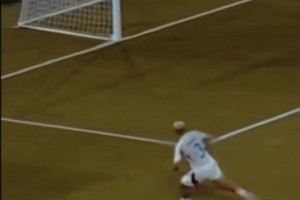 没有人会不喜欢这样的左后卫！迪马尔科踢球总是赏心悦目！