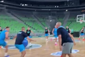 东契奇带领斯洛文尼亚队友训练备战欧锦赛