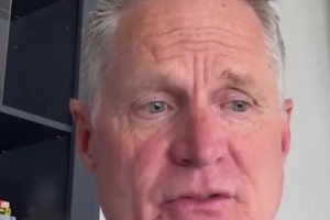 科尔：没有库里我早就下课了，我看他就像波波维奇看邓肯！