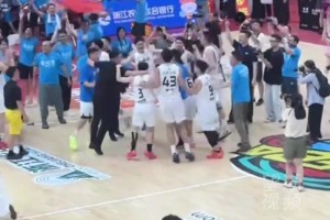 嘉兴队刚终结了苍南队的十连胜就被排名末位的台州湾新区队拿下