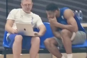 还是输了！字母哥赛前认真观看申京比赛录像 并换上21年冠军鞋