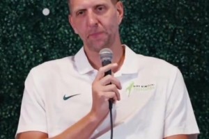 诺维茨基：我平时不关注NCAA，但弗拉格真材实料，真值得一看！