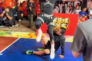 追梦格林连线徐静雨！结果鲸鱼被郭艾伦无情封盖+跨栏戏耍