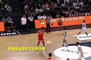 名场面！张镇麟主动要球，出现空位却不投，乔帅在场边都气炸了！
