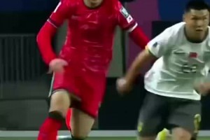 刚上场的方昊带球突进，踢了整场的孙兴慜瞬间提速回防抢断