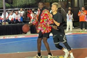 郭艾伦和徐静雨打球太搞笑了！格林都看傻了