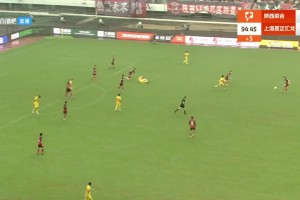 中甲赛场，陕西队外援打出贝克汉姆式吊射