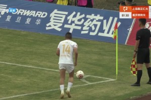 铜梁龙2-0！莱昂纳多头球破门后向场边球迷比心