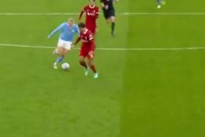 英超官推怒赞范戴克：许多英超前锋在单挑他时不占优势