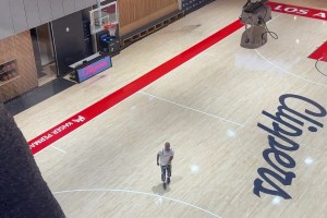 被DNP的赛前，一个人在训练馆加练的时候，不会想到是这个结局吧~