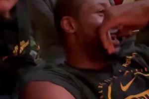 狄龙重回火箭主场，上来就和火箭熊干了一架！